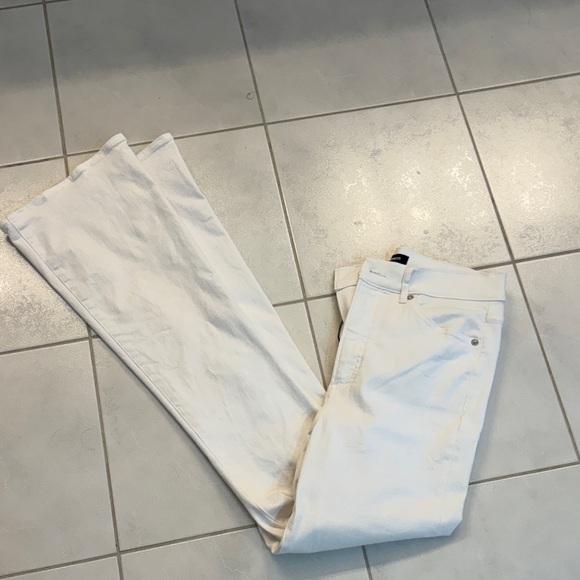 Express | white “Slim Flare” Jeans, Sz 8 - Picture 1 of 3